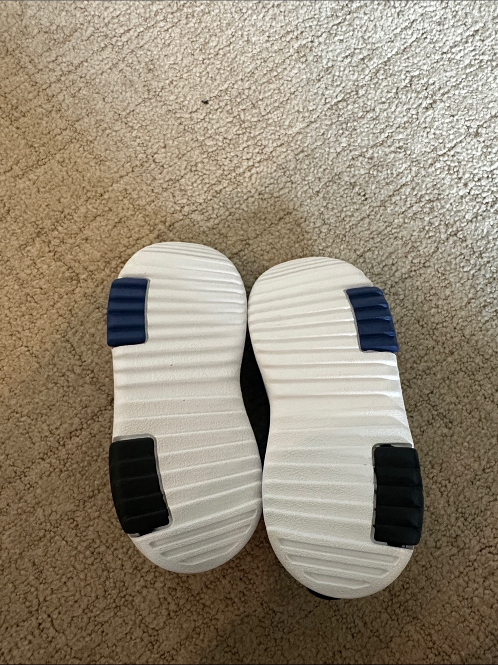 NEW Adidas Kids Lightweight Black Knit Sneakers with White Sole - Picture 3 of 3